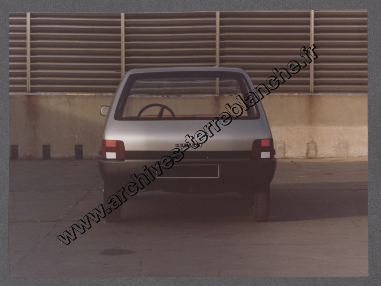 Maquettes et véhicules.