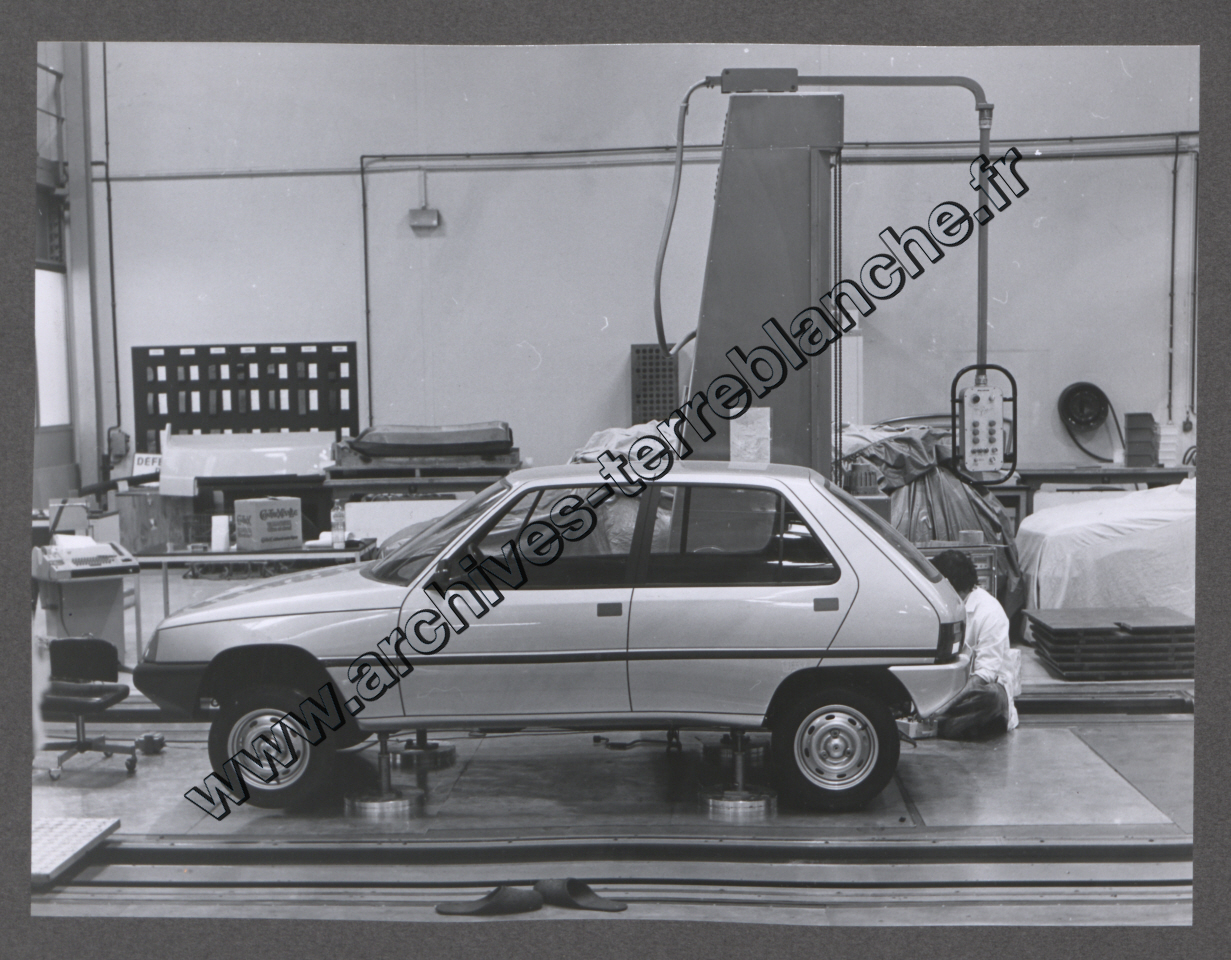 Maquettes et véhicules.