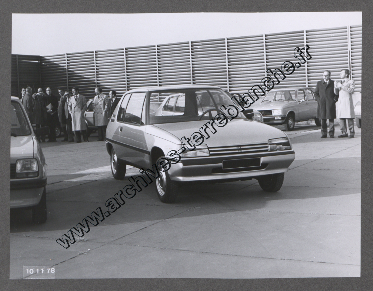 Maquettes et véhicules.