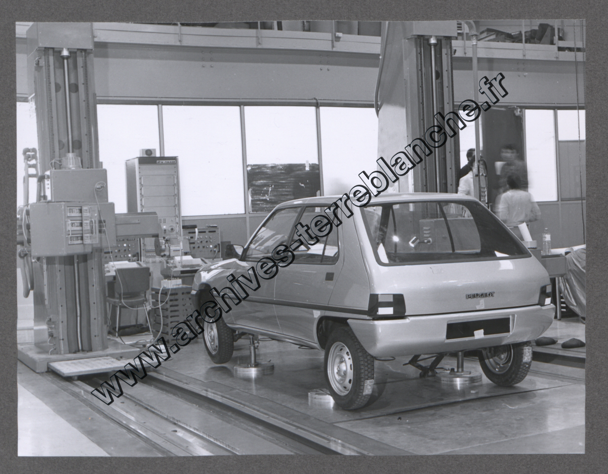 Maquettes et véhicules.