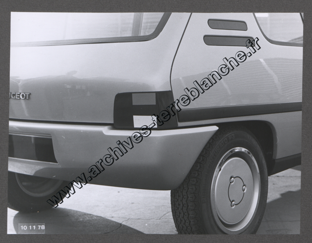 Maquettes et véhicules.