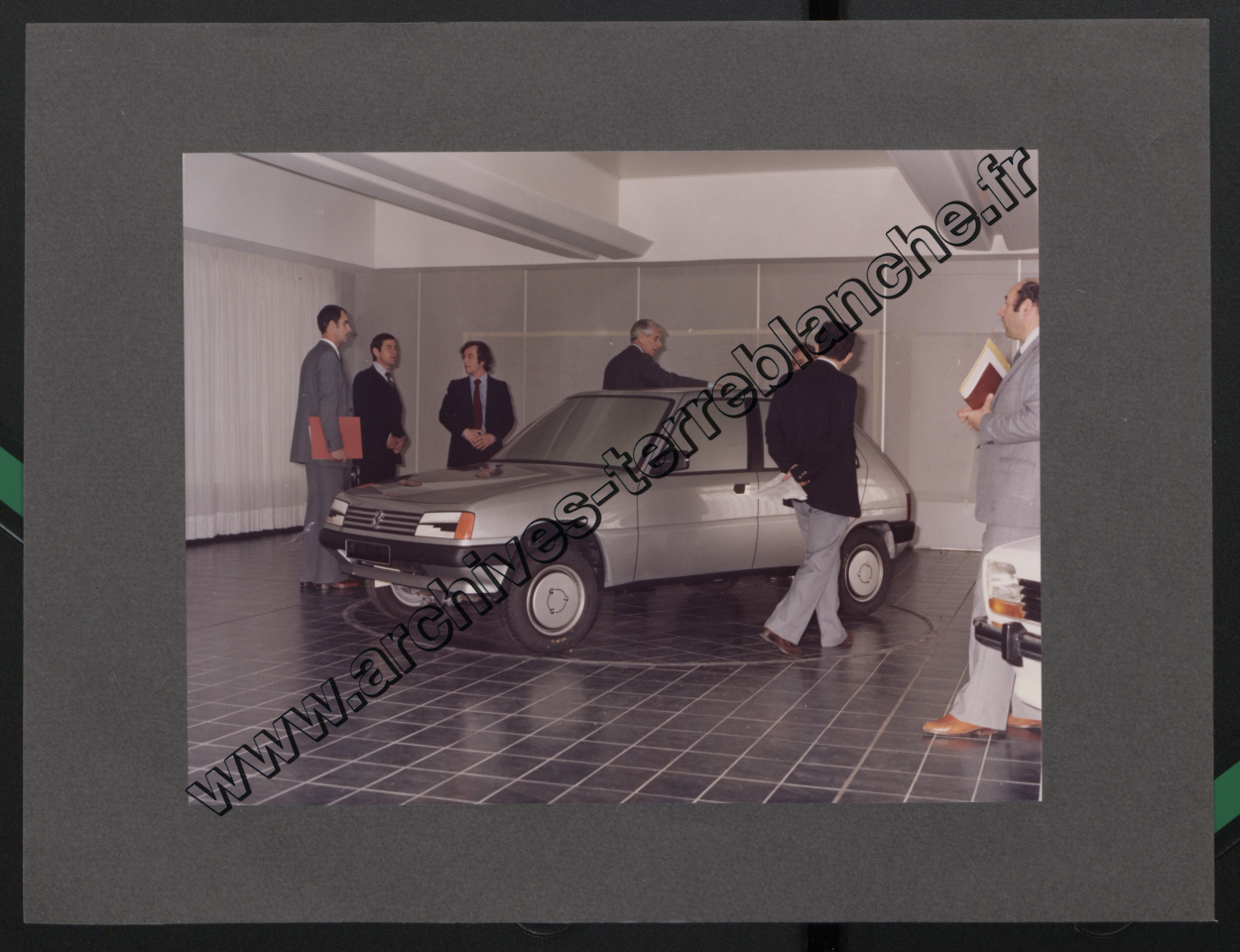 Maquettes et véhicules.